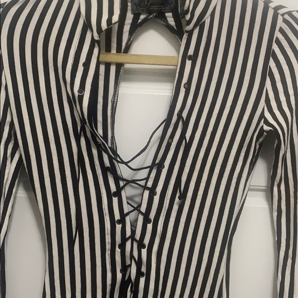 Guess top♦️SOLD♦️SOLD♦️ - Picture 8 of 8